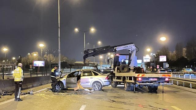 Kadıköy'de otomobil devrildi: 3 yaralı