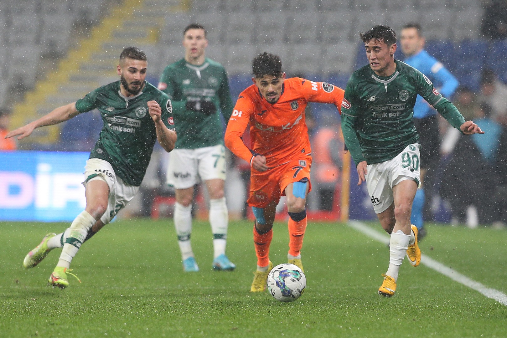 Başakşehir Konyaspor'u eli boş gönderdi