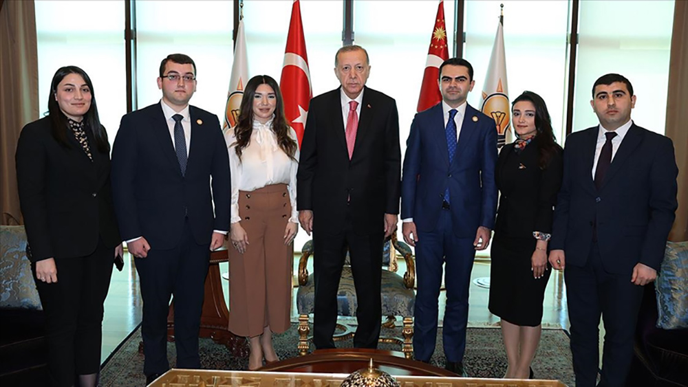 Erdoğan, Yeni Azerbaycan Partisi Gençler Birliği heyetini kabul etti