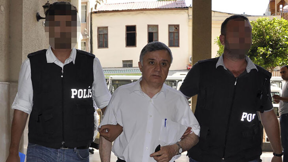 Adana'da eski rektöre 2,5 yıl hapis cezası