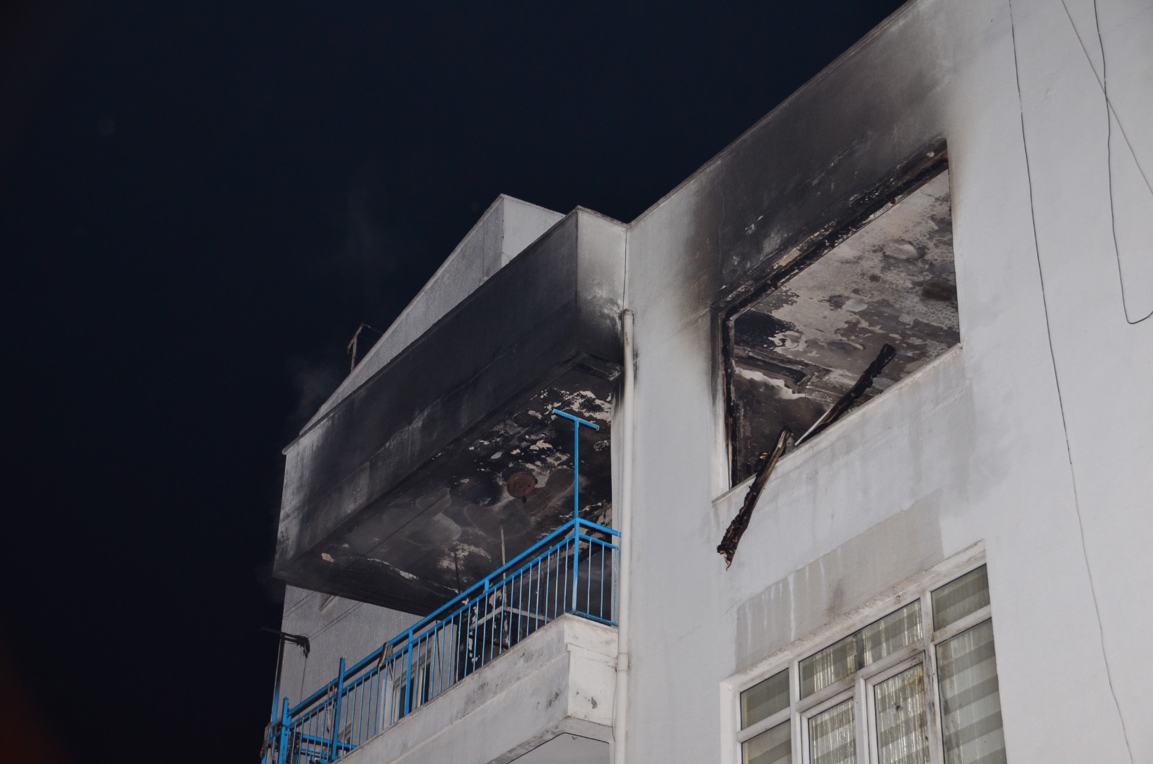Antalya'da bir kiracı ev sahibine kızıp evi ateşe verdi