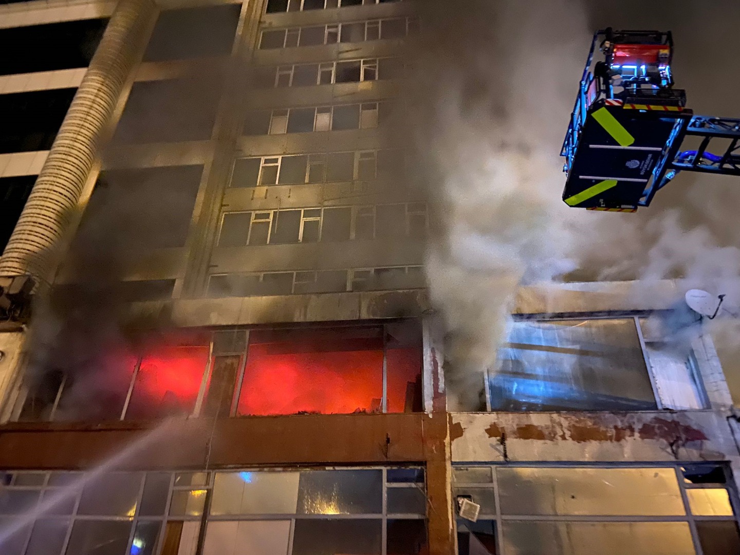 8 katlı binada yangın