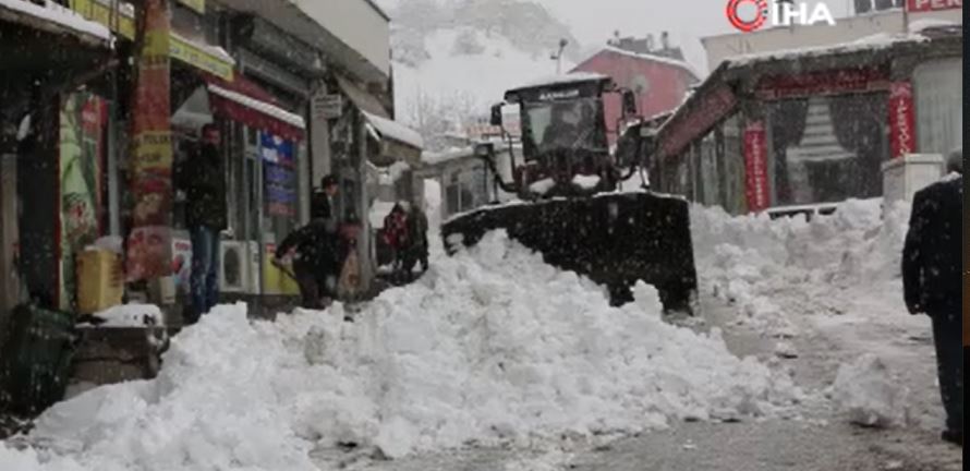 Bitlis’te 162 köy yolu ulaşıma kapandı