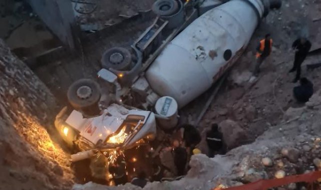 Adana'da beton mikseri inşaat çukuruna devrildi: Sürücü hayatını kaybetti