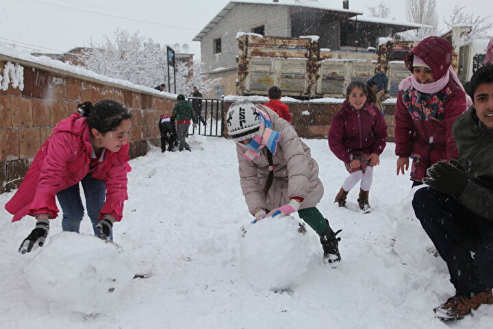 Bitlis'te okullar tatil edildi
