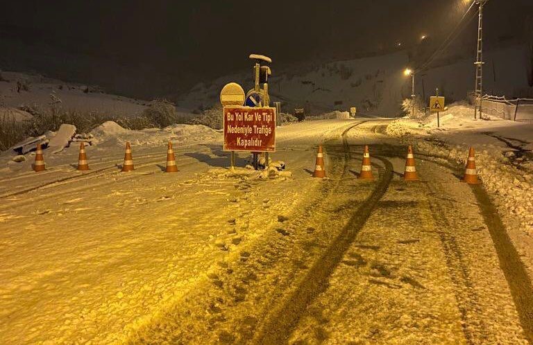 Kar ve tipi nedeniyle Siirt -Şırnak kara yolu ulaşıma kapandı