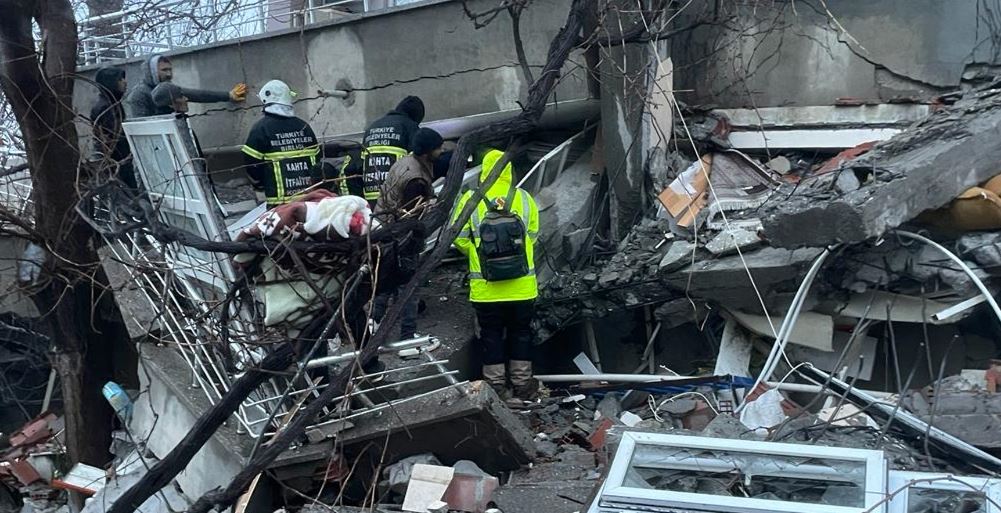 Malatya’da 140’ın üzerinde bina çöktü onlarca ölü var