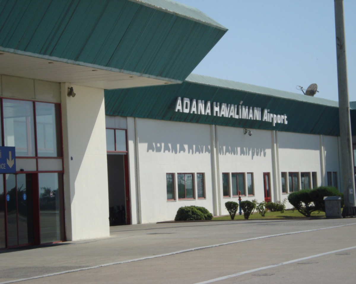 Adana Havalimanı yeniden sivil uçuşlara açıldı
