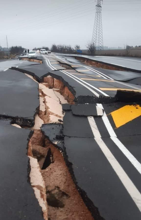 Depremden dolayı kapanan yollar açıklandı