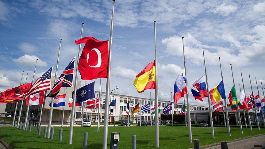 NATO'da bayraklar yarıya indirildi