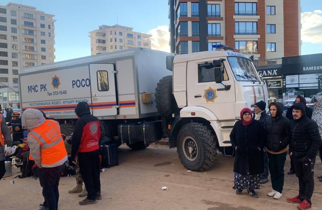 Kazakistan ekibi Gaziantep’te arama kurtarma çalışmalarına başladı