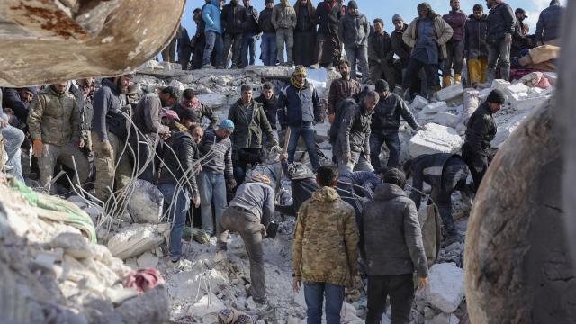 Suriye'de depremde ölü sayısı 1932'ye yükseldi