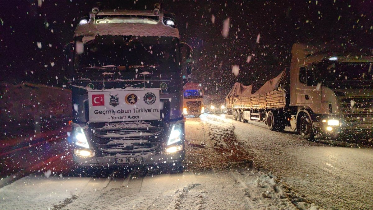 Bursa-Ankara karayolu trafiğe kapandı: Yardım konvoyları yolda kaldı