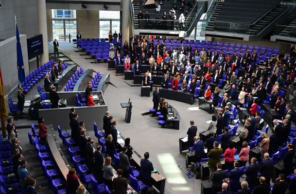 Alman Federal Meclisi'nde Türkiye için saygı duruşu