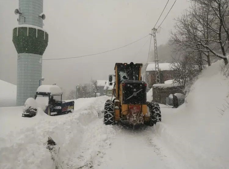 Kastamonu’da kar yağışı sebebiyle 480 köy yolu ulaşıma kapandı