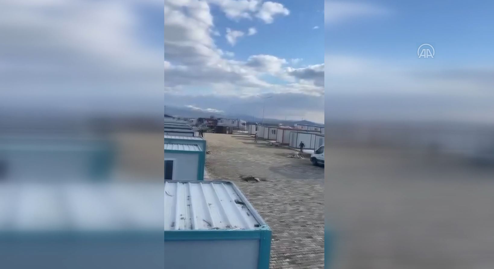 Bakan Kurum, Gaziantep'in İslahiye ilçesinde 500 konteyner kurduklarını bildirdi