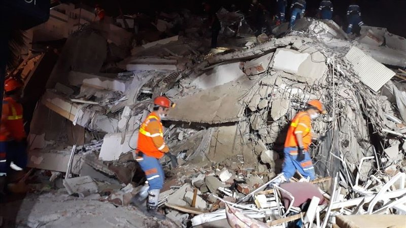Depremde hayatını kaybeden polis memuru İstanbul'da toprağa verildi