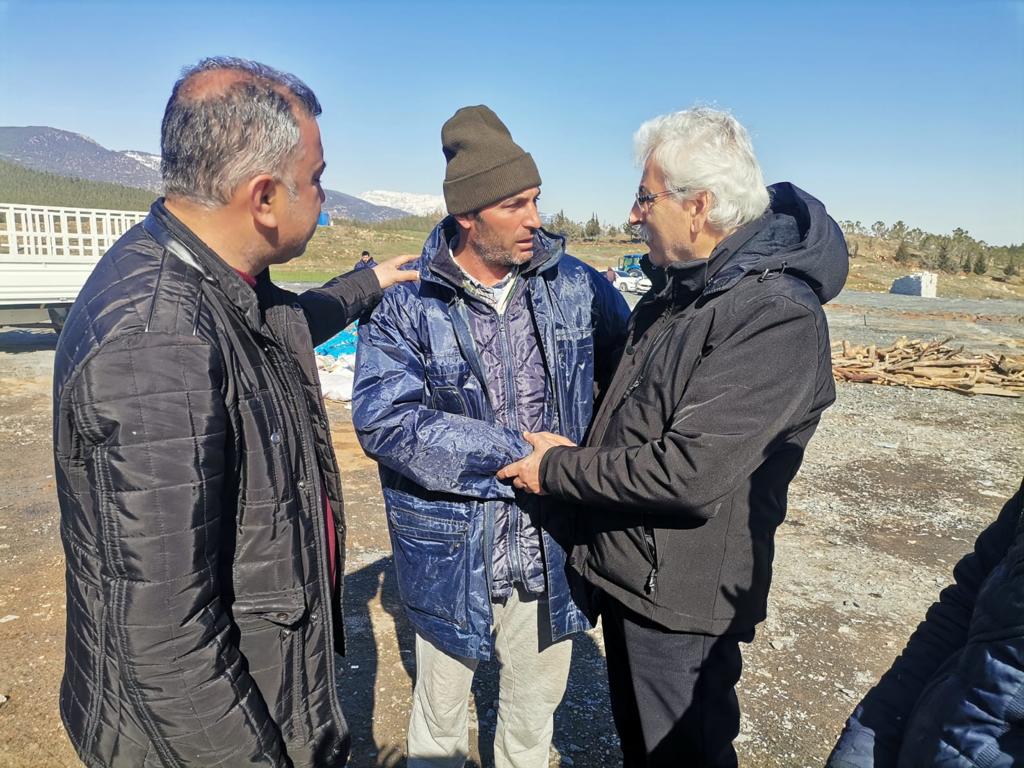 CHP önceki dönem Balıkesir Milletvekili Mehmet Tüm deprem bölgesini ziyaret etti