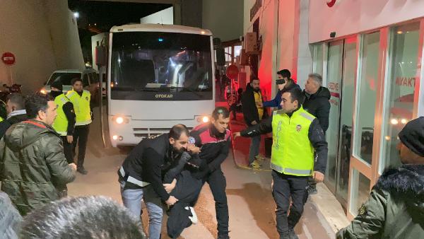 İskenderun'da yağmacılara linç girişimi. Sağlık kontrolünde saldırıya uğradılar