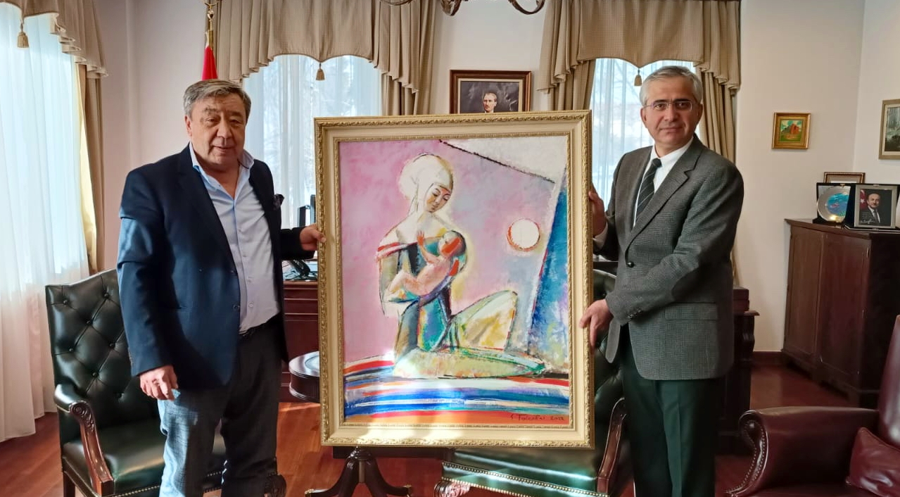 Kazak ressam tablosunu sattı, gelirini depremzedelere bağışladı