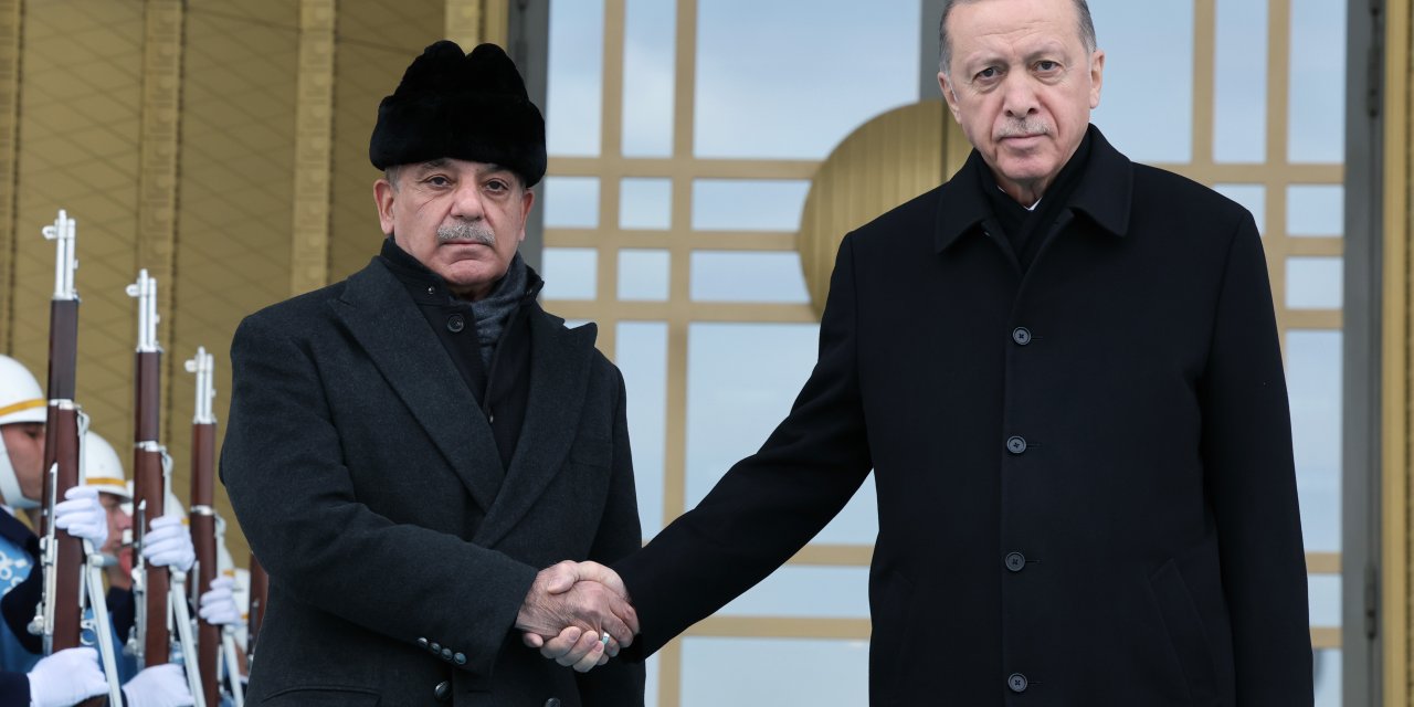 Erdoğan, Pakistan Başbakanı ile bir araya geldi