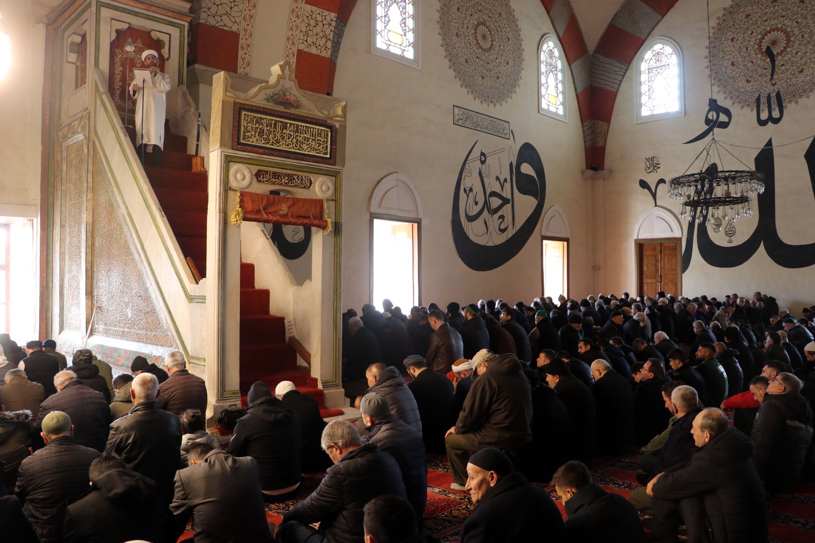 Trakya'daki camilerde depremde hayatını kaybedenler için gıyabi cenaze namazı kılındı