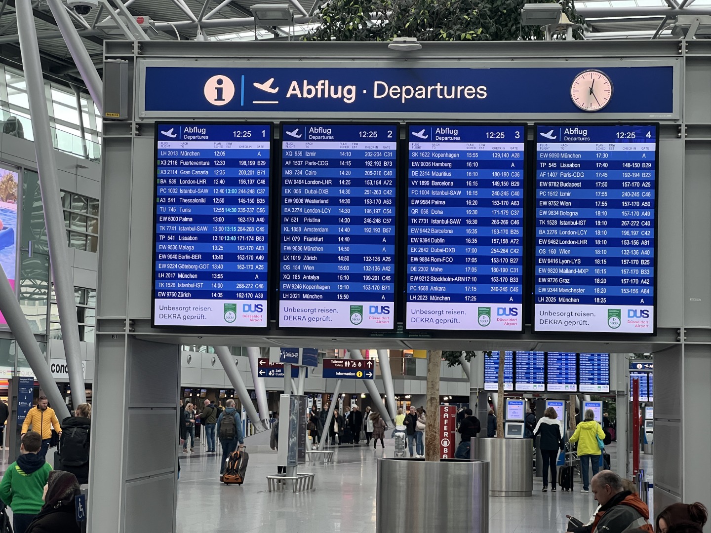 Alman havalimanlarındaki uyarı grevi uçuşlara darbe vurdu