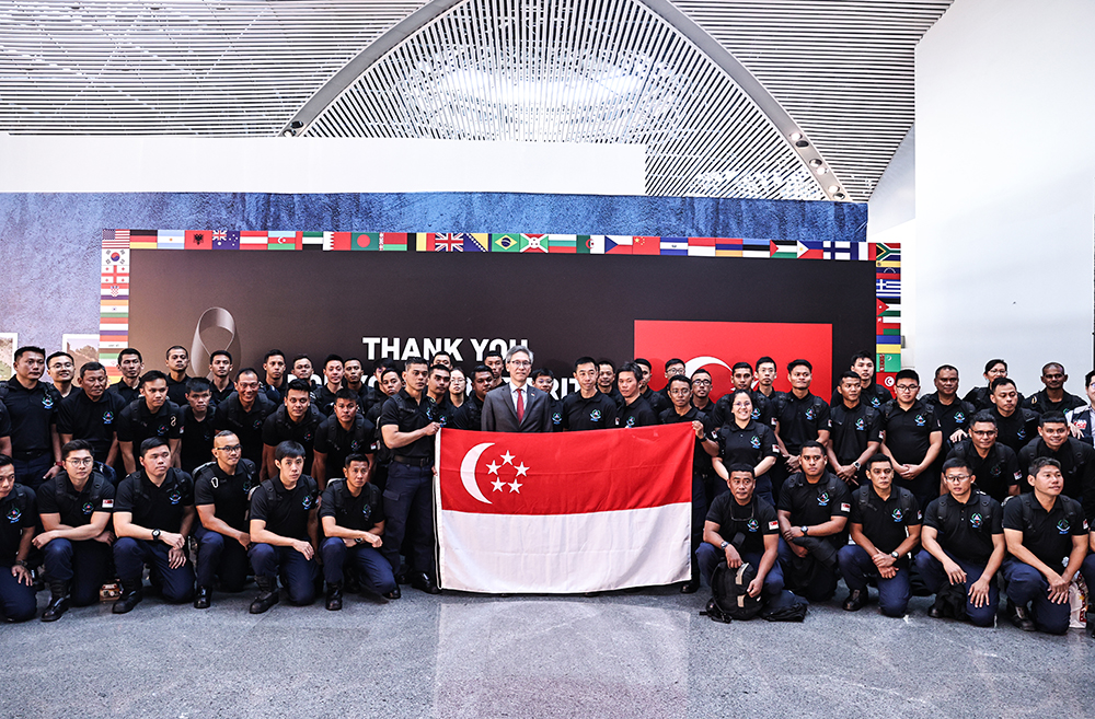 Singapur arama kurtarma ekibi alkışlarla uğurlandı