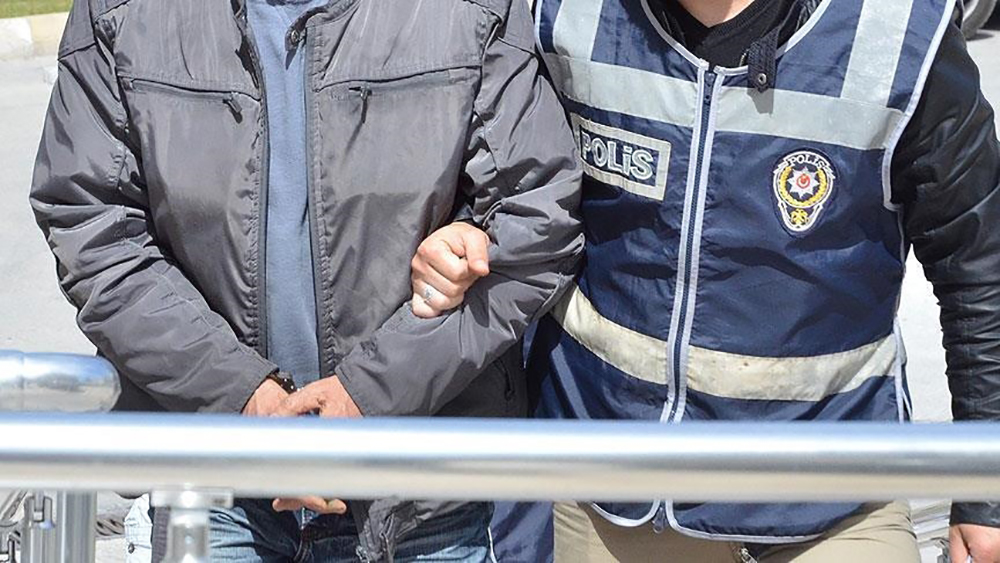 Depremde yıkılan Özkan Apartmanı'nın müteahhidi tutuklandı