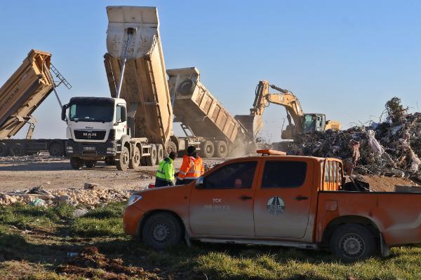 Adıyaman'da yıkılan binaların enkazı il dışına taşınıyor