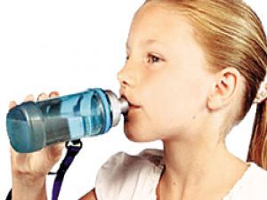 Çocuklarda kusma tedavisinde ilk adım bol su