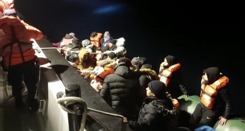 Çanakkale açıklarında 45 kaçak göçmen yakalandı   
