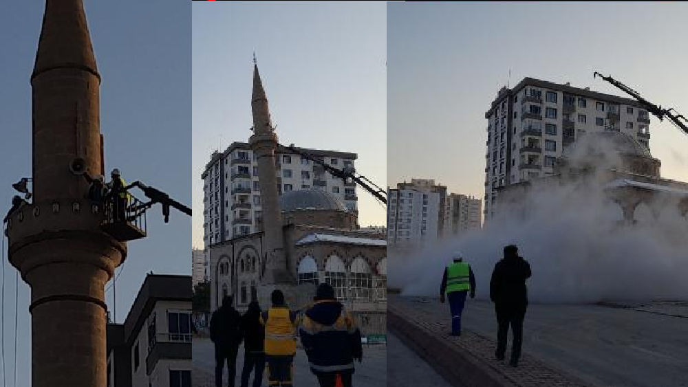 Kayseri'de, depremde ağır hasar oluşan 55 yıllık caminin minaresi yıkıldı