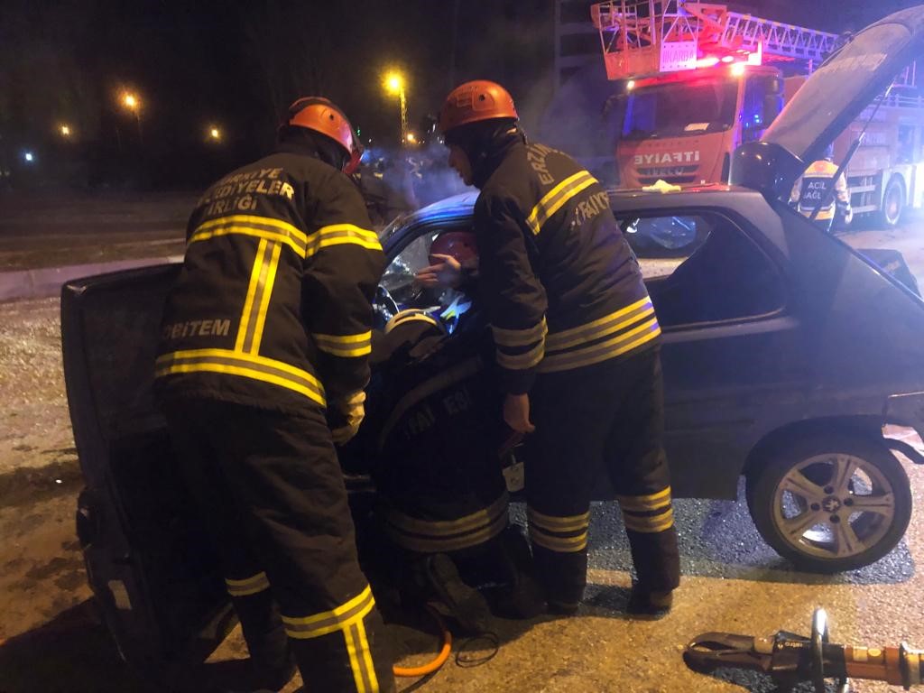 Erzincan’da otomobil takla attı: 2 yaralı 
