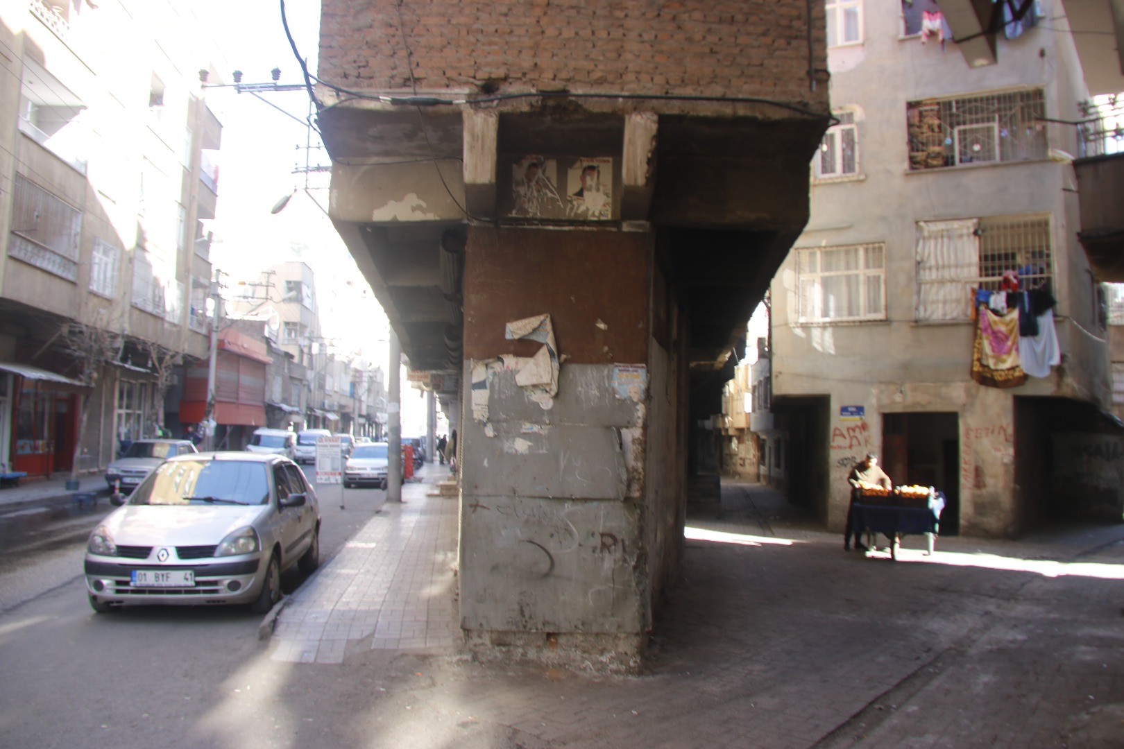 Diyarbakır'da kolonları olmayan 40 yıllık bina depremde hasar almadı