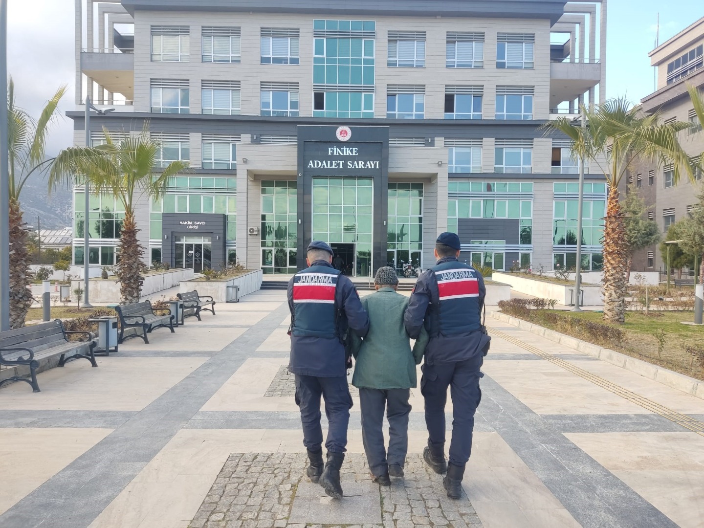 Antalya’da 210 şahıs yakalandı