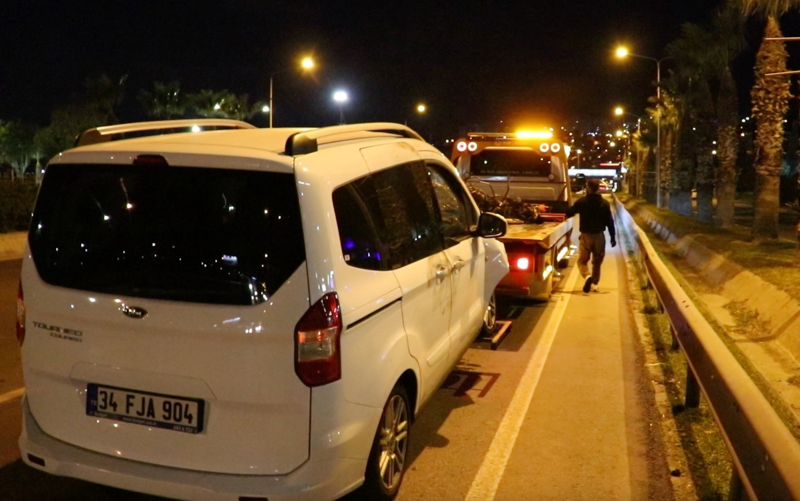 İzmir’de hafif ticari araç ile motosiklet çarpıştı: 1 ölü