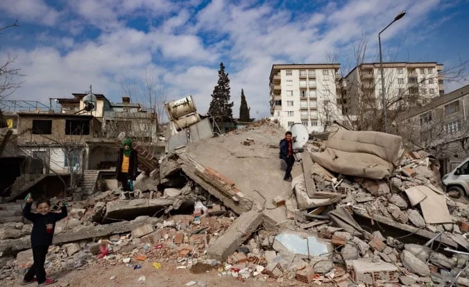 Deprem bölgelerinde 7 bin 242 artçı yaşandı