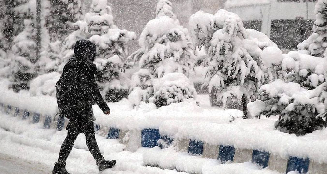 Yoğun kar yağışı nedeniyle okullar tatil edildi