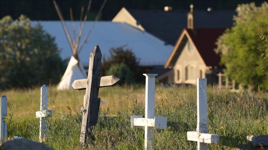 Kanada'da kilise okulunun bahçesinde 17 mezar bulundu