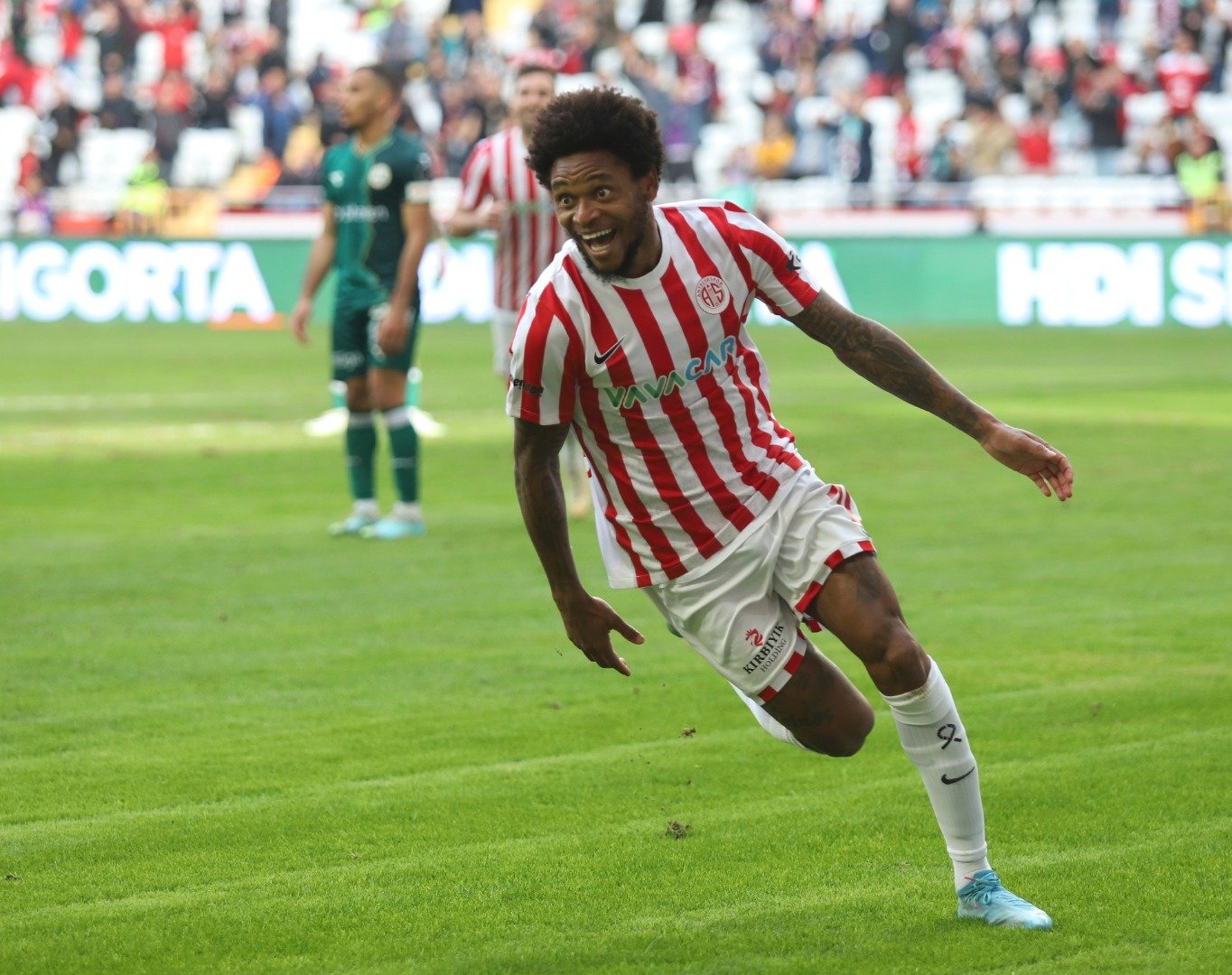 Antalyaspor'dan ayrılan Luiz Adriano'nun yeni takımı belli oldu