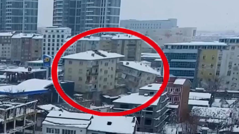 Beş binanın ikinci depremde yıkılma anı dronla görüntülendi