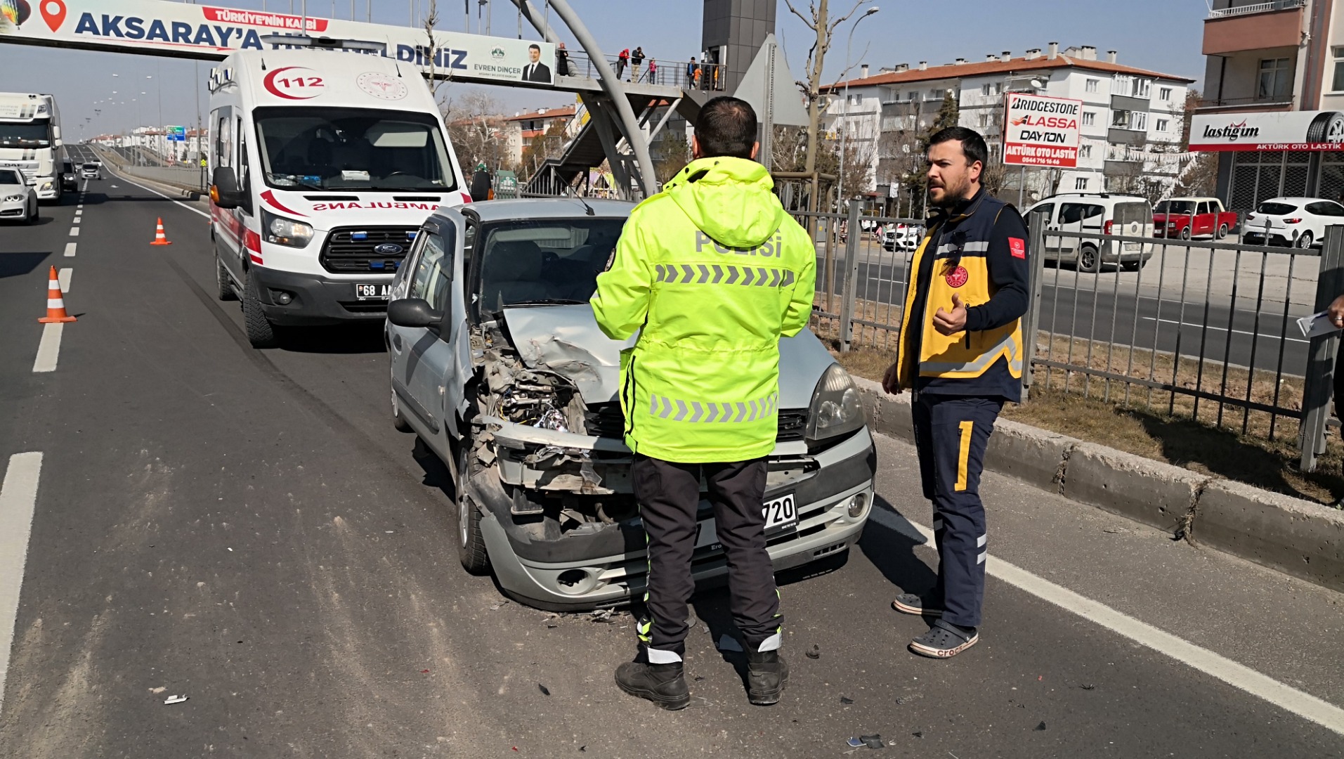 Aksaray'da otomobil kamyonete arkadan çarptı: 3 yaralı