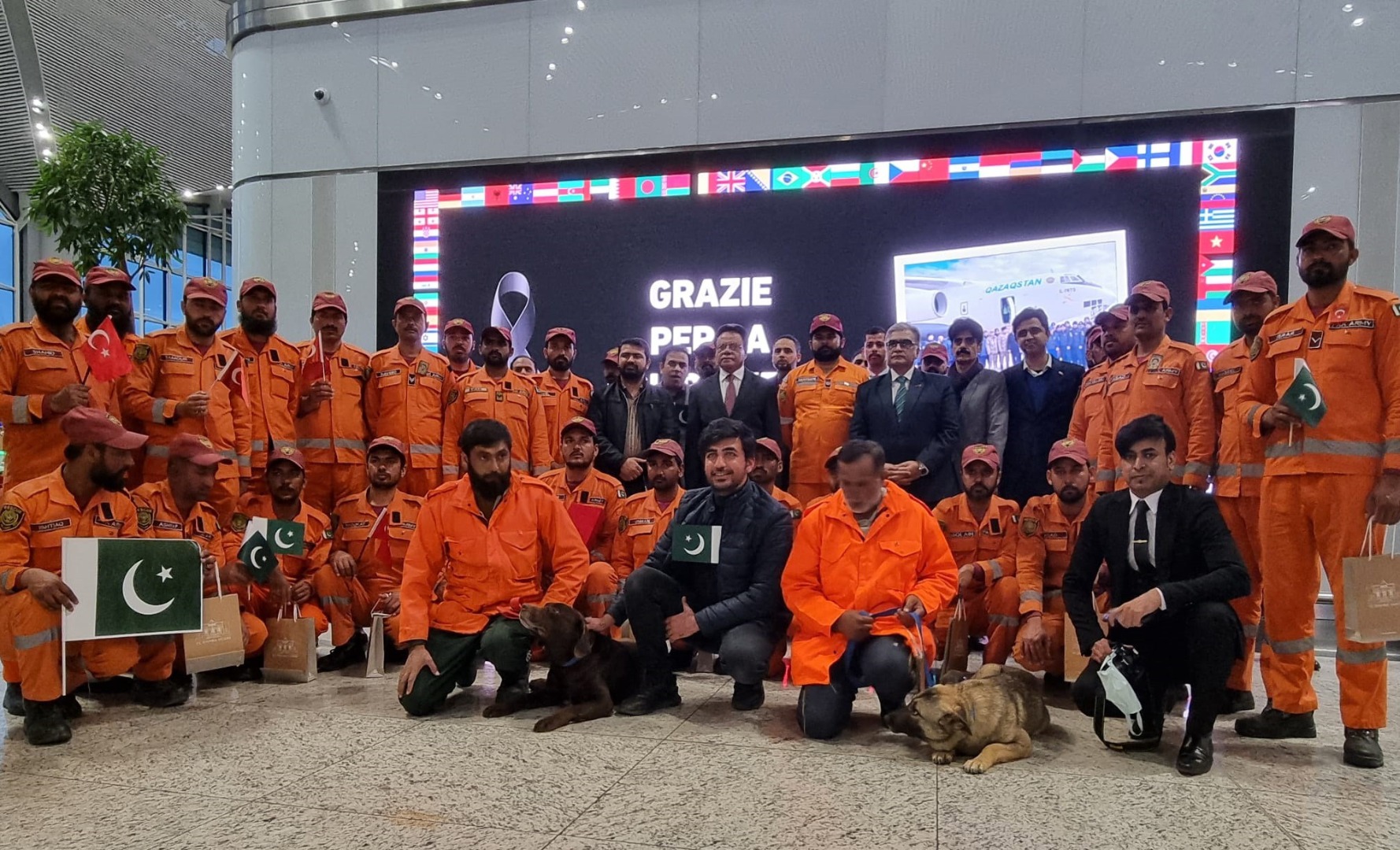 Pakistan arama kurtarma ekibi İstanbul'dan tören ile uğurlandı   