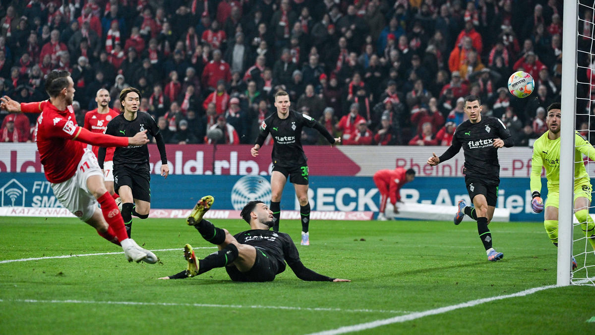 Mainz Mönchengladbach'a gol yağdırdı