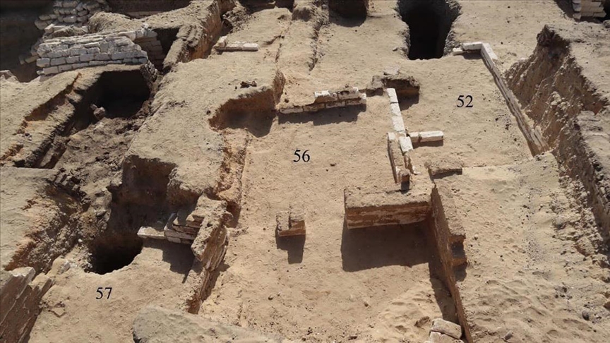 Mısır’da 22 antik mezar bulundu