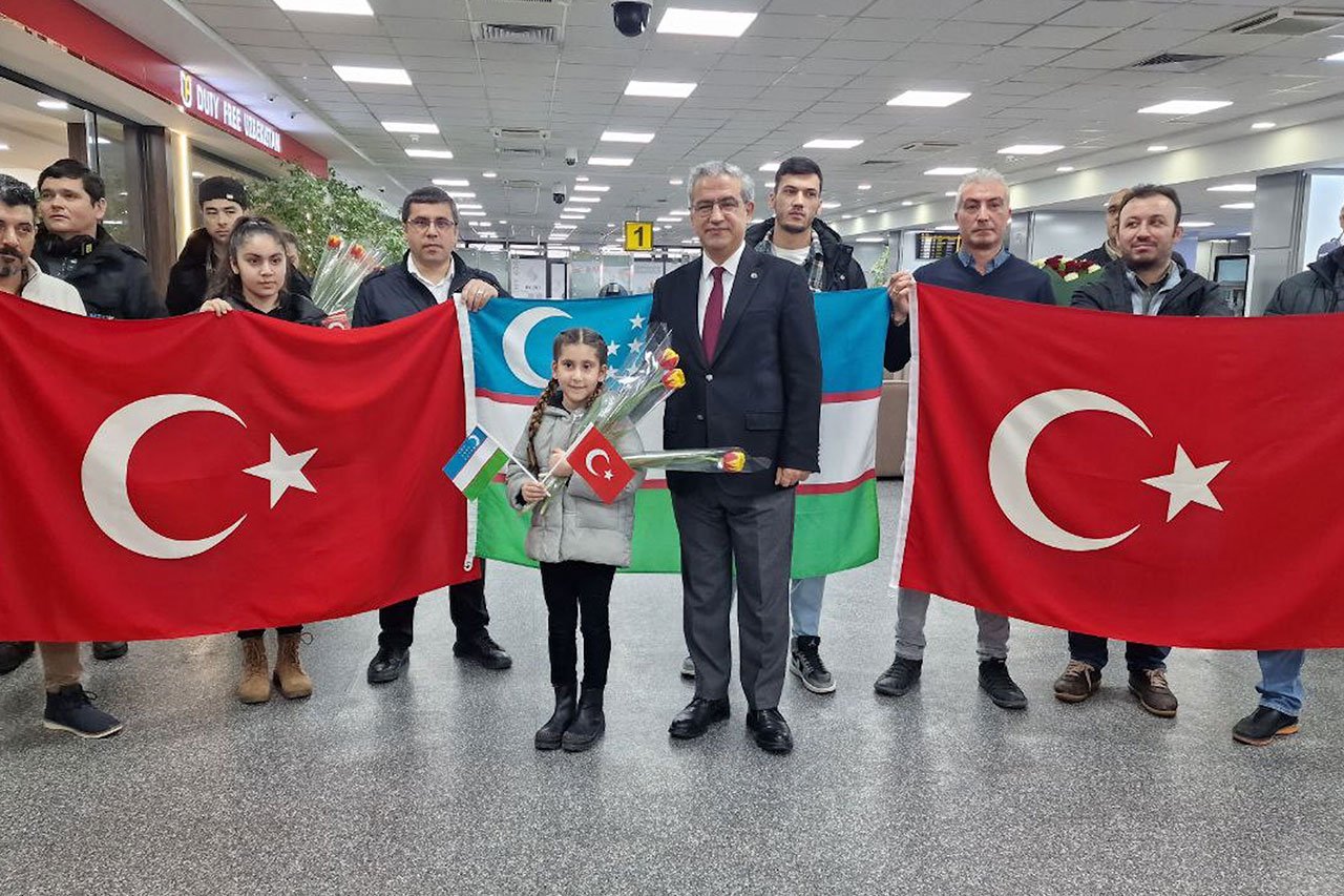 Özbek arama kurtarma ekibi ülkesinde törenle karşılandı