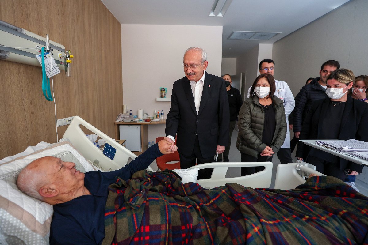 Kılıçdaroğlu depremzedeleri ziyaret etti