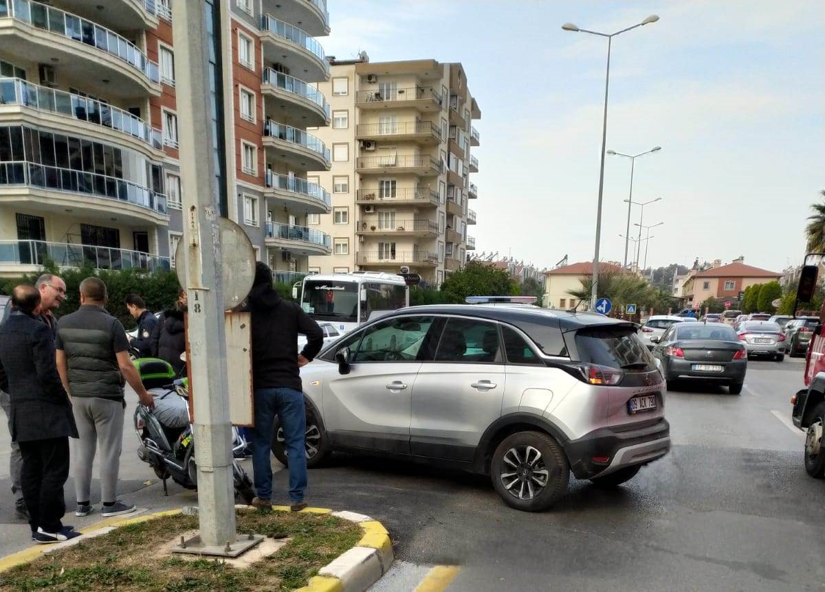 Aydın'da otomobil ile elektrikli motosiklet çarpıştı: 1 yaralı