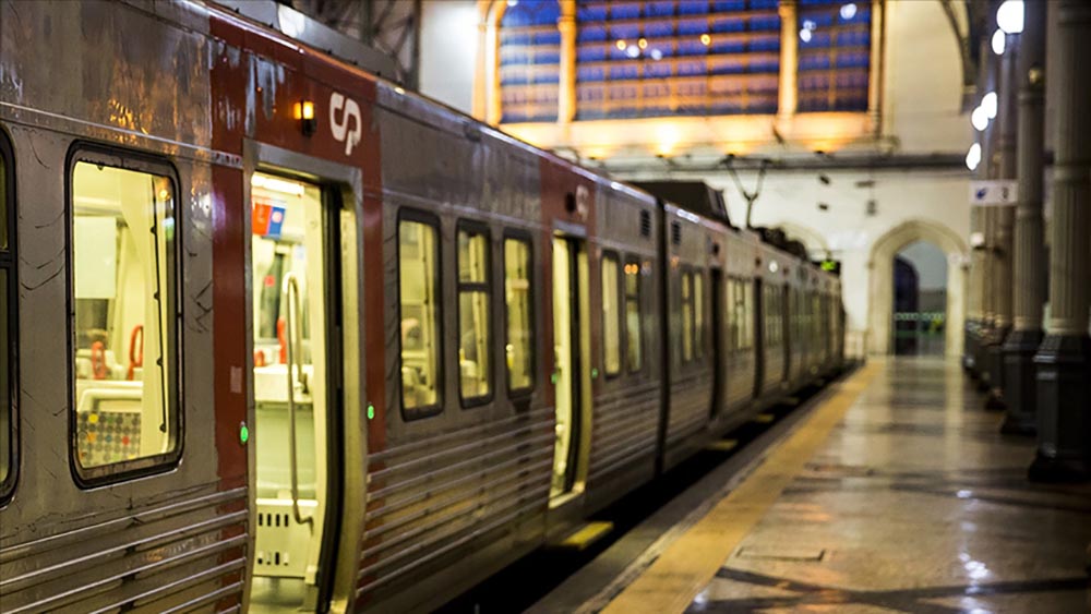 Portekiz'de çalışanlar iş bıraktı tren seferleri aksadı